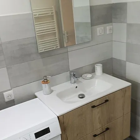 Grand Duplex Confortable En Plein Centre דירה *